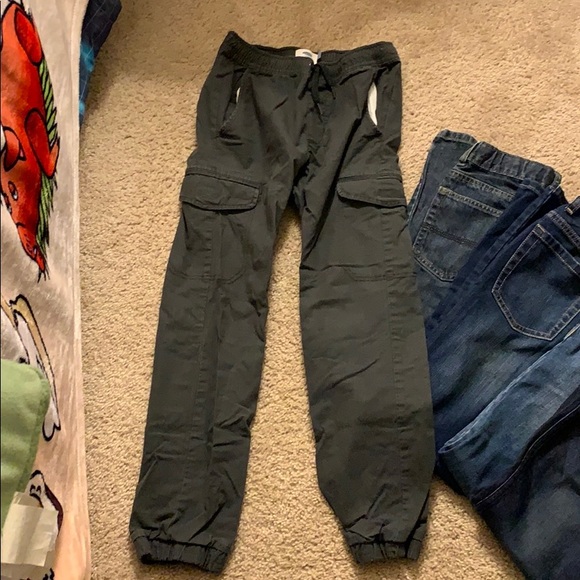 5 pairs of boys size 12 pants. - Picture 4 of 8